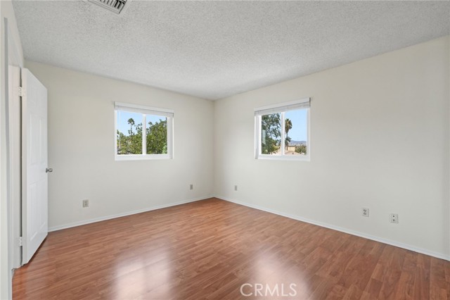 Detail Gallery Image 17 of 26 For 16015 Olympiad Ln #B,  Lake Balboa,  CA 91406 - 2 Beds | 1/1 Baths