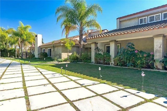 940 N Silent Ranch Drive, Glendora CA: https://media.crmls.org/medias/bdf80059-5c3a-4c98-940c-ed678b71d02a.jpg