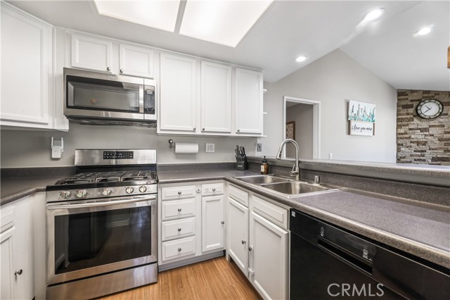 Detail Gallery Image 11 of 38 For 3512 W Stonepine #D,  Anaheim,  CA 92804 - 1 Beds | 1 Baths