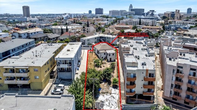 811 N Bunker Hill Avenue, Los Angeles CA: https://media.crmls.org/medias/bdf8cb1e-43e1-4932-9706-1c34fbb790ad.jpg