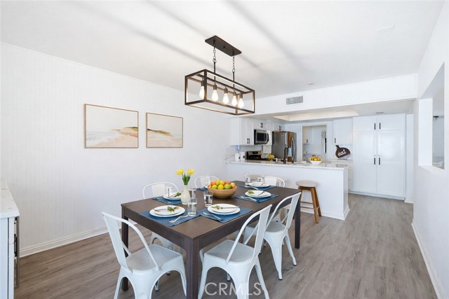 Detail Gallery Image 10 of 45 For 1669 S Heritage #C,  Anaheim,  CA 92804 - 3 Beds | 2/1 Baths