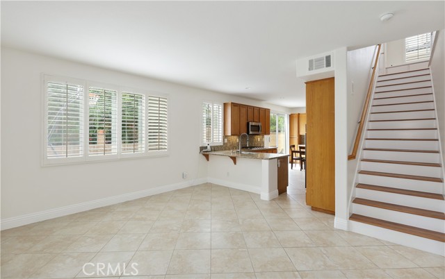 43 Declaration Place, Irvine CA: https://media.crmls.org/medias/bdf8f838-7fad-4db2-b7e2-3921c7a63c12.jpg