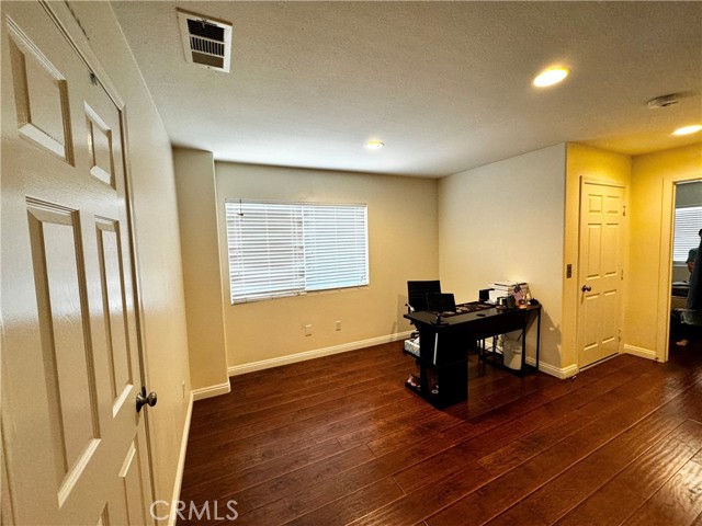 Detail Gallery Image 10 of 16 For 1561 Ledgestone Ln, Pomona,  CA 91767 - 2 Beds | 3 Baths