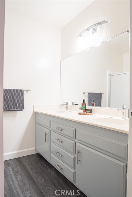 927 N Kings Road, West Hollywood CA: https://media.crmls.org/medias/bdf9ab07-36e2-45c0-b193-6057e815092e.jpg