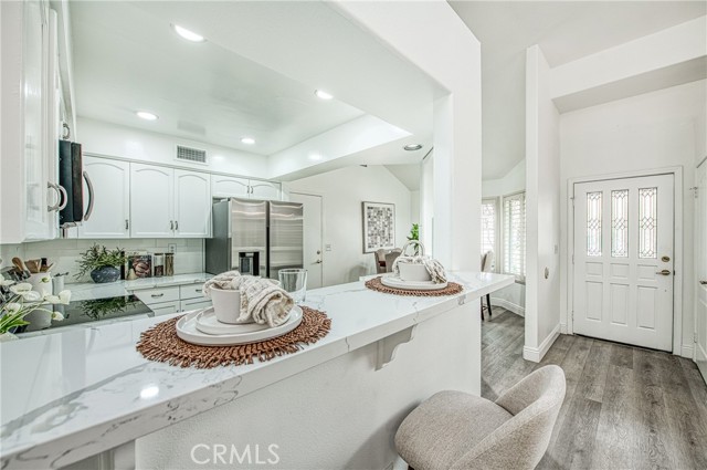 Detail Gallery Image 4 of 25 For 9225 N Bramwell St, Fresno,  CA 93720 - 3 Beds | 2 Baths