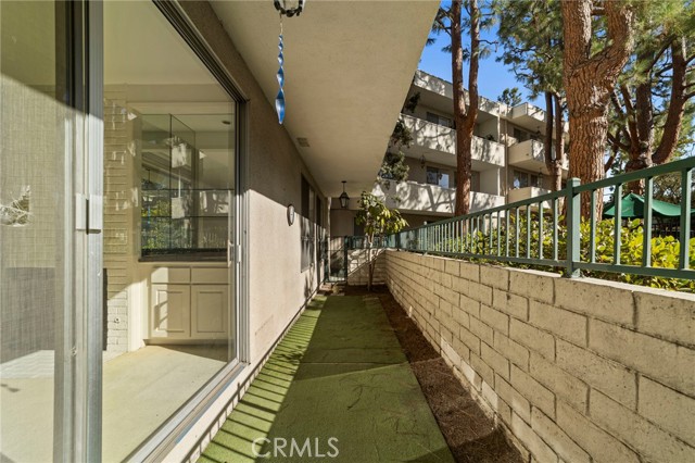 Detail Gallery Image 30 of 37 For 10650 Holman Ave #107,  Los Angeles,  CA 90024 - 2 Beds | 2 Baths