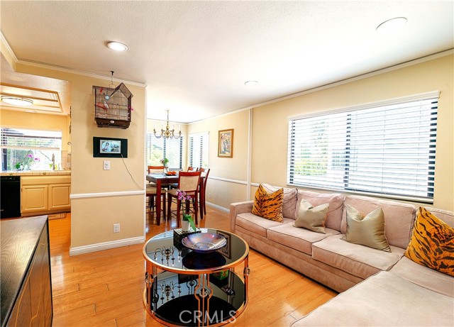18759 Hatteras Street, Tarzana CA: https://media.crmls.org/medias/bdfac59a-97f7-4f3f-8b16-0bf04276f973.jpg