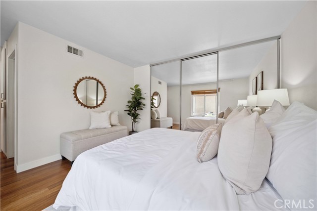 10 Windrow, Irvine CA: https://media.crmls.org/medias/bdfb43c1-70f3-4774-9c6a-a89e31d43560.jpg