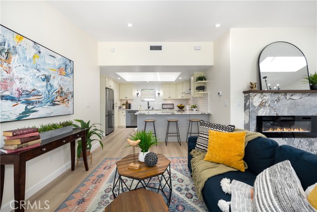 1540 Northwood Road, Seal Beach CA: https://media.crmls.org/medias/bdfb75aa-a64d-468f-b1e5-c9acad6e5c68.jpg