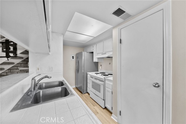 Detail Gallery Image 12 of 52 For 16396 Vista Roma, Huntington Beach,  CA 92649 - 2 Beds | 1 Baths