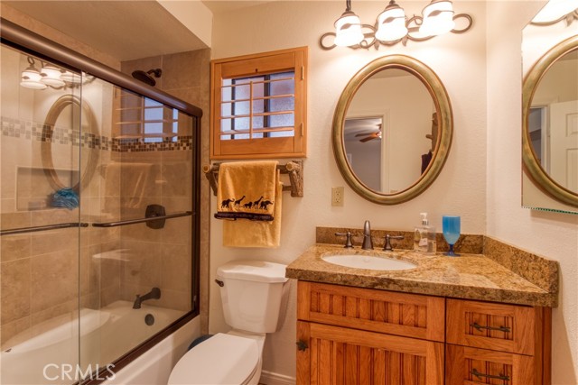 En suite full bath