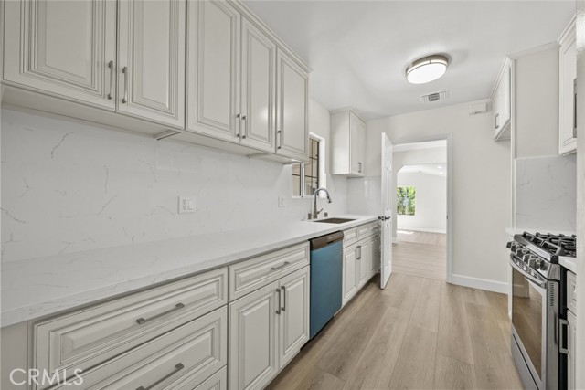 Detail Gallery Image 11 of 32 For 13358 Blythe St, North Hollywood,  CA 91605 - 3 Beds | 2/1 Baths