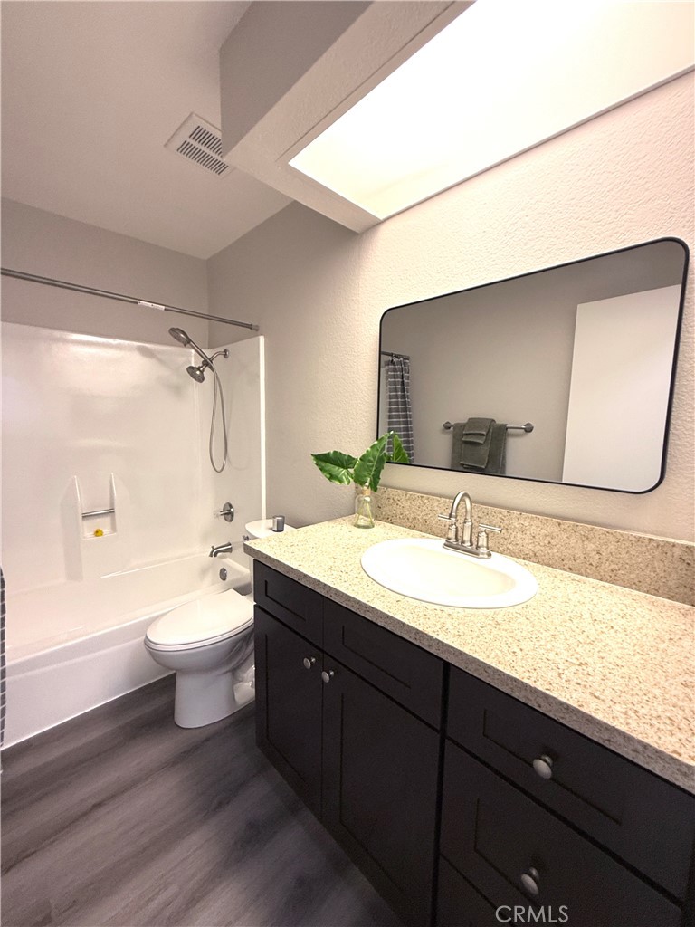 https://media.crmls.org/medias/bdff423f-784e-4afb-be8f-4f2952d13728.jpg?preset=X-Large