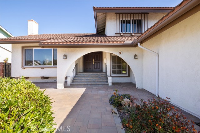 Detail Gallery Image 4 of 41 For 10091 Beverly Dr, Huntington Beach,  CA 92646 - 5 Beds | 2/1 Baths
