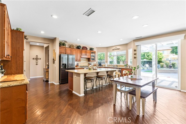 Detail Gallery Image 15 of 71 For 1357 Onyx Cir, Corona,  CA 92882 - 5 Beds | 4 Baths