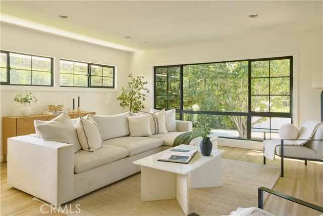 Detail Gallery Image 11 of 40 For 4800 Mary Ellen, Sherman Oaks,  CA 91423 - 3 Beds | 2 Baths