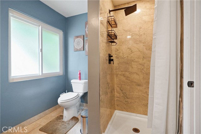 Detail Gallery Image 31 of 47 For 8111 Canby Ave #1,  Reseda,  CA 91335 - 4 Beds | 2/1 Baths