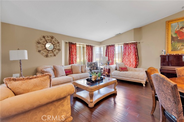 12958 Ranchero Road, Oak Hills CA: https://media.crmls.org/medias/be02123b-2632-429e-ac06-e9810ffea33f.jpg
