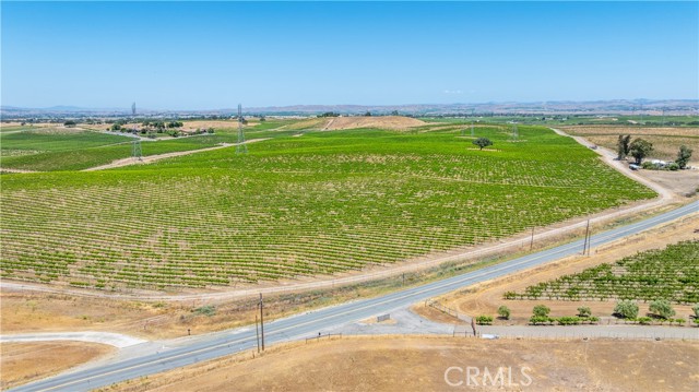4950 Union Rd, Paso Robles CA: https://media.crmls.org/medias/be027879-99d4-49aa-83aa-f2641b013d30.jpg