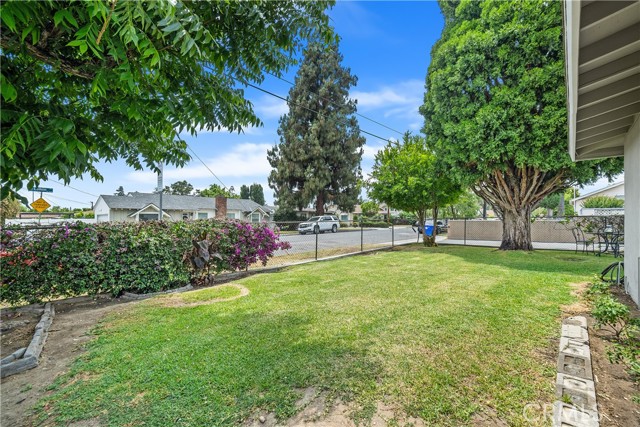 9861 E Lemon Avenue, Arcadia CA: https://media.crmls.org/medias/be0455d9-a8d4-4c6a-b00c-546773a38c84.jpg