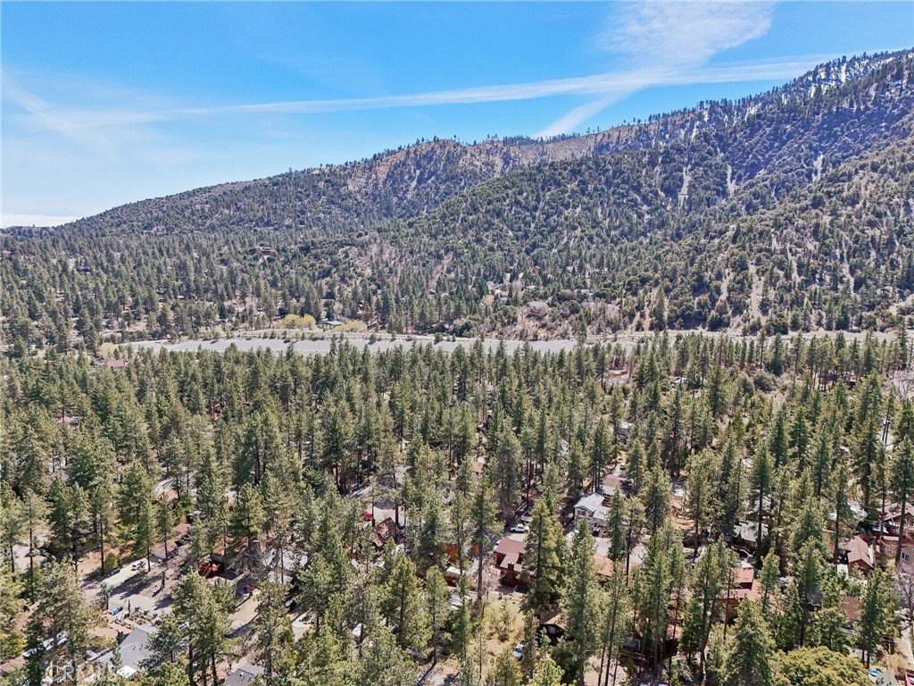 https://media.crmls.org/medias/be050860-593c-4df6-8fc3-ac2145acaf2c.jpg?preset=X-Large