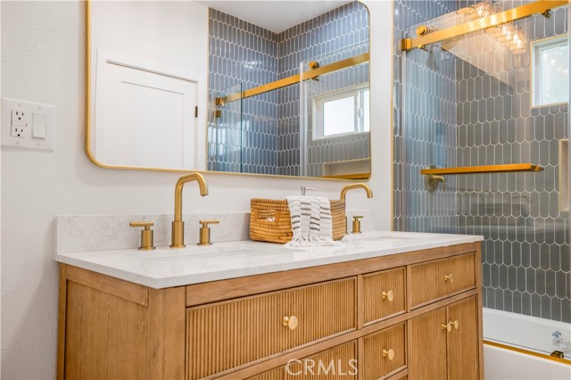 1270 W 19th Street, Long Beach CA: https://media.crmls.org/medias/be050fc3-f753-4891-90c4-0e8e76f59a10.jpg