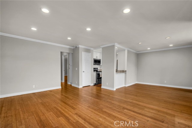 Detail Gallery Image 10 of 30 For 649 S Prospect #103,  Redondo Beach,  CA 90277 - 2 Beds | 2 Baths