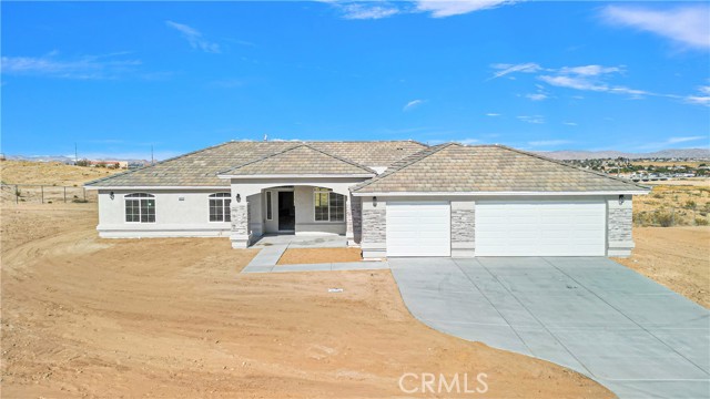 Detail Gallery Image 1 of 42 For 18428 Carob St, Hesperia,  CA 92345 - 4 Beds | 2/1 Baths