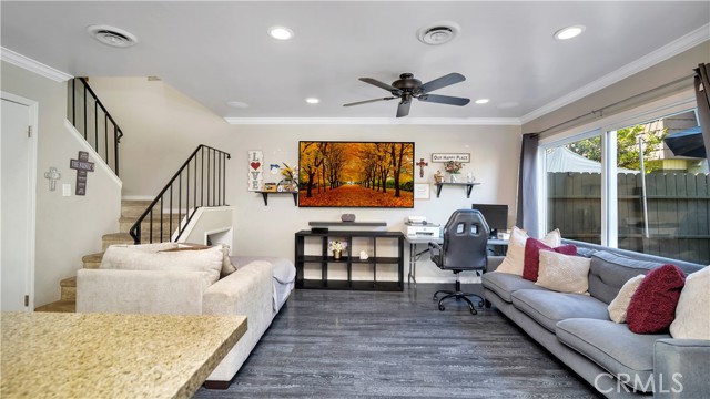 Detail Gallery Image 4 of 28 For 1616 Iowa #C,  Costa Mesa,  CA 92626 - 2 Beds | 1 Baths