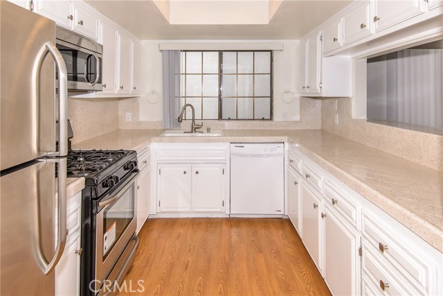 920 Loma Drive, Hermosa Beach, California 90254, 3 Bedrooms Bedrooms, ,2 BathroomsBathrooms,Residential,Sold,Loma,SB17005195