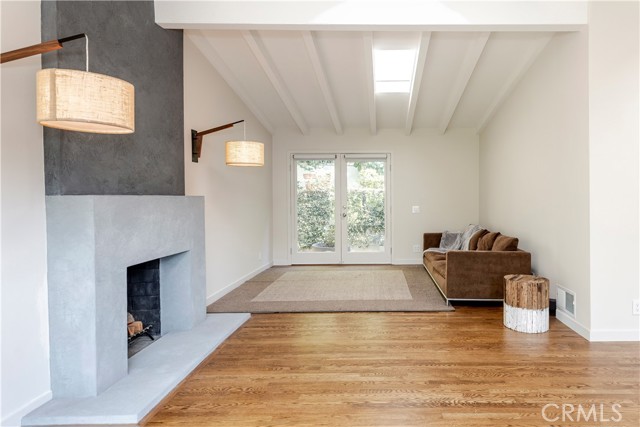 Detail Gallery Image 11 of 54 For 2412 Canyon Oak Dr, Los Angeles,  CA 90068 - 3 Beds | 2 Baths