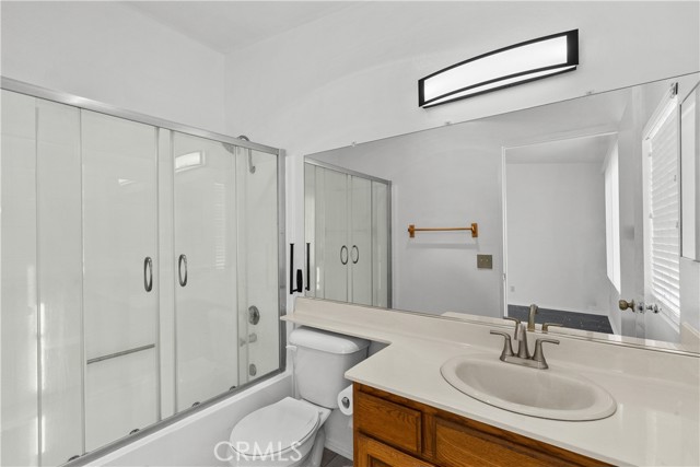 Full bathroom upstairs in primary bedroom two
