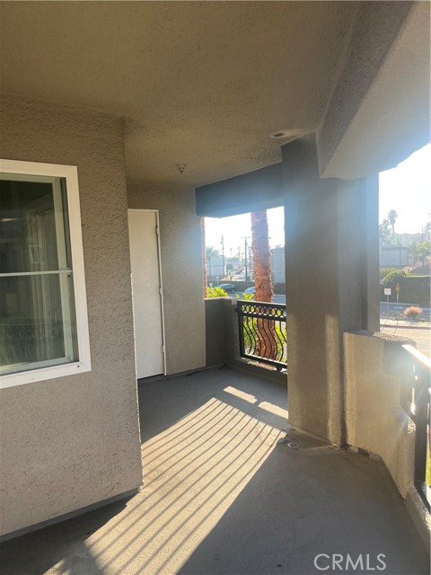 Detail Gallery Image 4 of 7 For 310 Lake St #213,  Huntington Beach,  CA 92648 - 2 Beds | 2 Baths