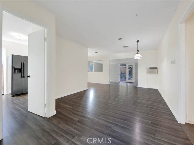 Detail Gallery Image 27 of 53 For 6215 Glide Ave, Woodland Hills,  CA 91367 - 4 Beds | 3 Baths