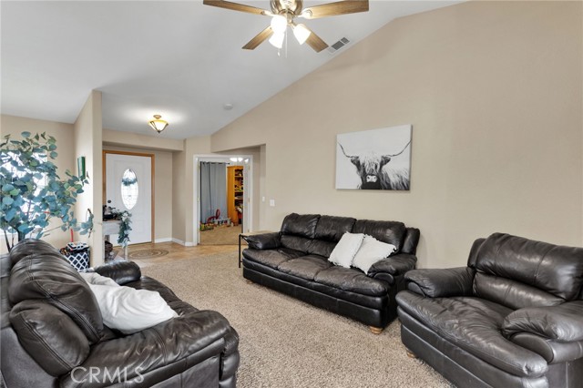 Detail Gallery Image 8 of 39 For 15888 Saint Timothy, Apple Valley,  CA 92307 - 4 Beds | 2 Baths