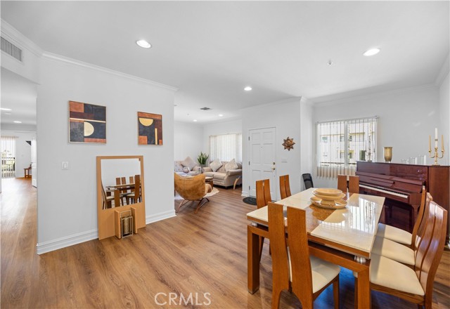 Detail Gallery Image 5 of 19 For 565 E San Jose Ave #204,  Burbank,  CA 91501 - 2 Beds | 3 Baths