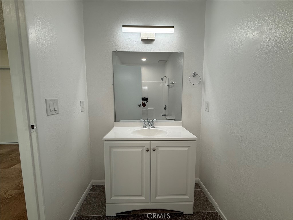 https://media.crmls.org/medias/be09a228-db70-4980-b409-ee125897e35c.jpg?preset=X-Large