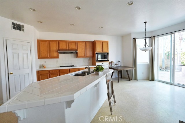 Detail Gallery Image 11 of 43 For 7213 Bay Bridge, Corona,  CA 92880 - 6 Beds | 4/1 Baths