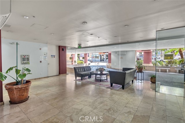 625 S Berendo Street, Los Angeles CA: https://media.crmls.org/medias/be0a9202-aac4-48dc-832d-00cc60df4fcc.jpg