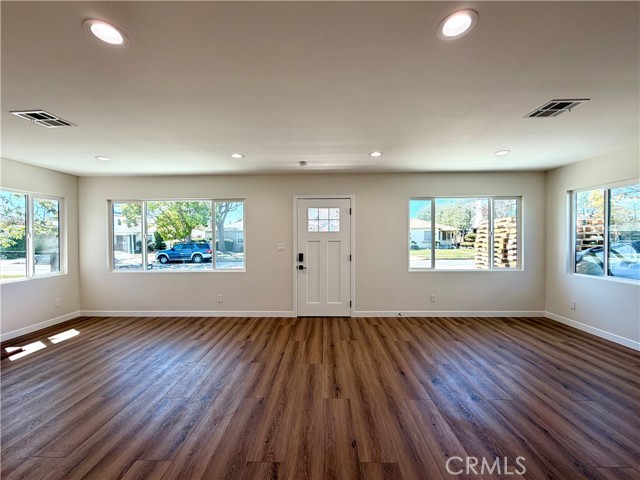 Detail Gallery Image 5 of 14 For 3548 Corinth Ave, Los Angeles,  CA 90066 - 3 Beds | 2 Baths