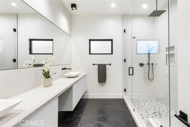 Detail Gallery Image 17 of 26 For 5511 Leghorn Ave, Sherman Oaks,  CA 91401 - 4 Beds | 4/1 Baths