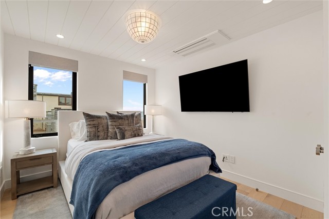 Detail Gallery Image 16 of 17 For 2200 the Strand #B,  Manhattan Beach,  CA 90266 - 3 Beds | 2 Baths