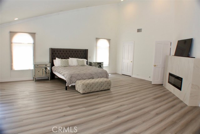 Detail Gallery Image 14 of 26 For 5514 Sylvia Ave, Tarzana,  CA 91356 - 5 Beds | 5 Baths