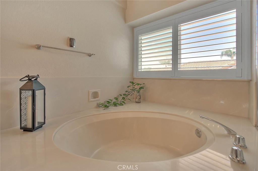 https://media.crmls.org/medias/be0b4738-b36a-4d17-b0a3-350c5318a626.jpg?preset=X-Large
