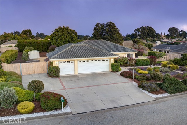 585 Red Tail Meadow Lane, Arroyo Grande CA: https://media.crmls.org/medias/be0bdb76-61e5-4ed1-b703-5c67ffacc339.jpg
