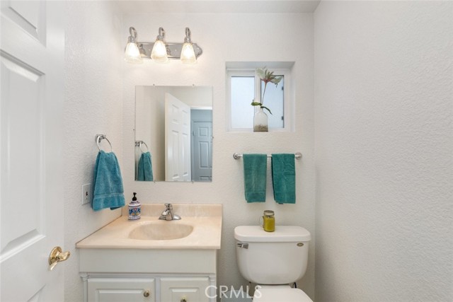 Detail Gallery Image 23 of 33 For 41621 Avenida Barca, Temecula,  CA 92591 - 5 Beds | 4/1 Baths