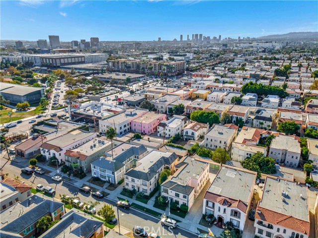 Detail Gallery Image 32 of 34 For 337 N Gardner St, Los Angeles,  CA 90036 - 8 Beds | 4 Baths