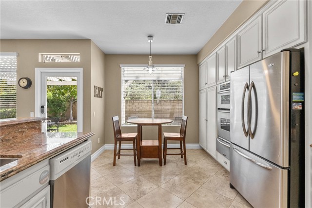 Detail Gallery Image 17 of 54 For 27360 Chesterfield Dr, Valencia,  CA 91354 - 4 Beds | 3 Baths
