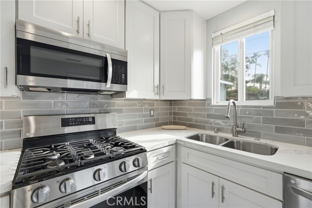 2516 185th, Redondo Beach CA: https://media.crmls.org/medias/be0c9fe1-2cf5-4064-91ef-da6ad387f129.jpg