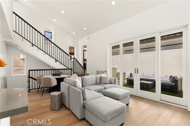 Detail Gallery Image 2 of 31 For 606 1/2 Marigold Ave, Corona Del Mar,  CA 92625 - 2 Beds | 2/1 Baths